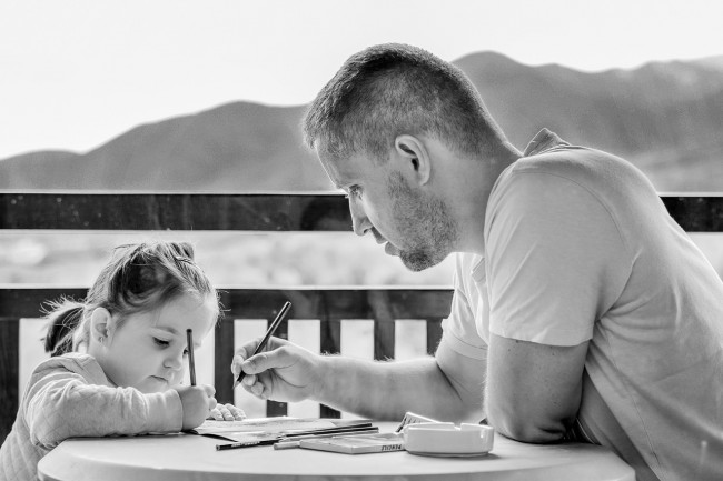 Quando la Figlia Diventa Genitore: Liberarsi dal Peso del Padre Debole o Idealizzato costruendo il proprio autosotegno