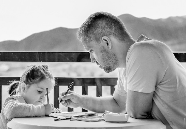Quando la Figlia Diventa Genitore: Liberarsi dal Peso del Padre Debole o Idealizzato costruendo il proprio autosotegno