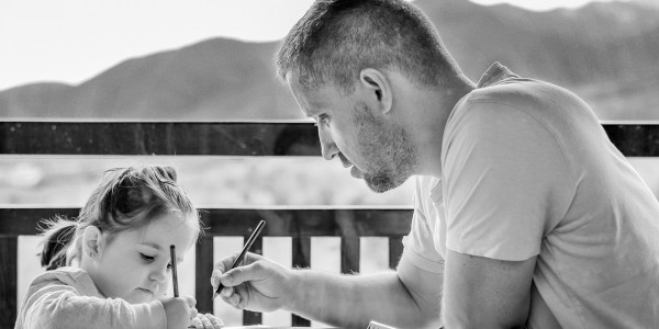 Quando la Figlia Diventa Genitore: Liberarsi dal Peso del Padre Debole o Idealizzato costruendo il proprio autosotegno
